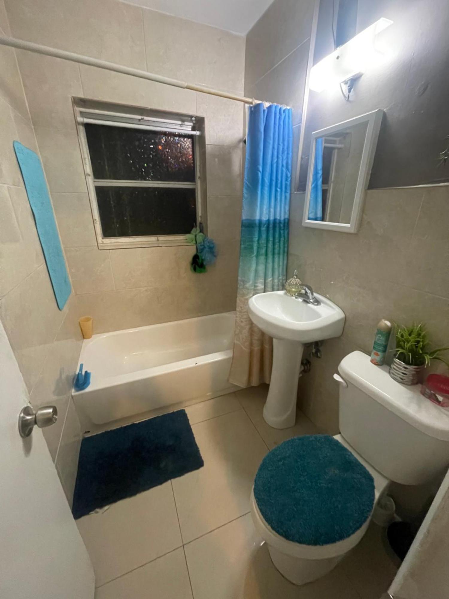 Miami Vibes "Hostel-Like" Shared Room North Miami Exterior photo