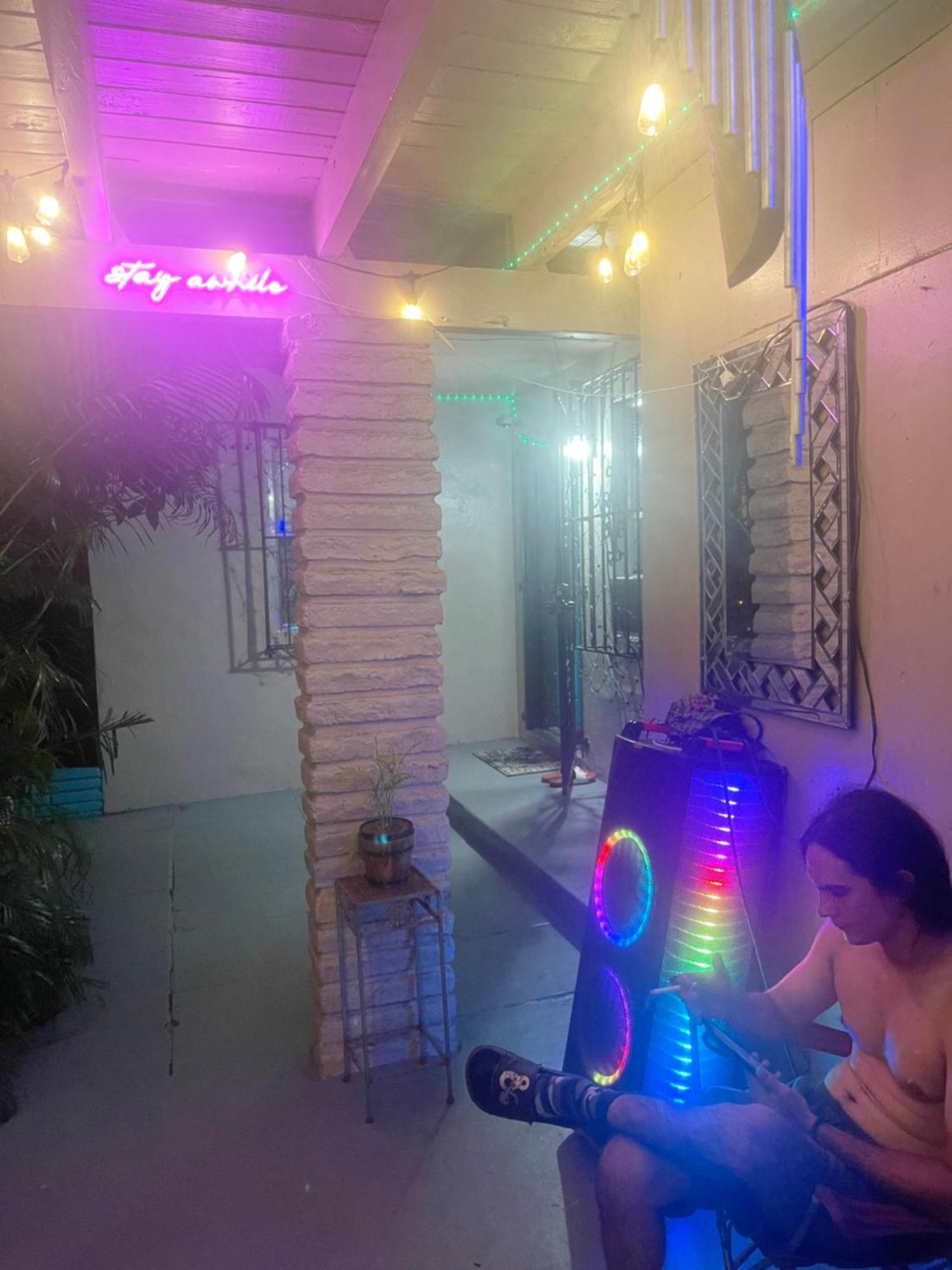 Miami Vibes "Hostel-Like" Shared Room North Miami Exterior photo